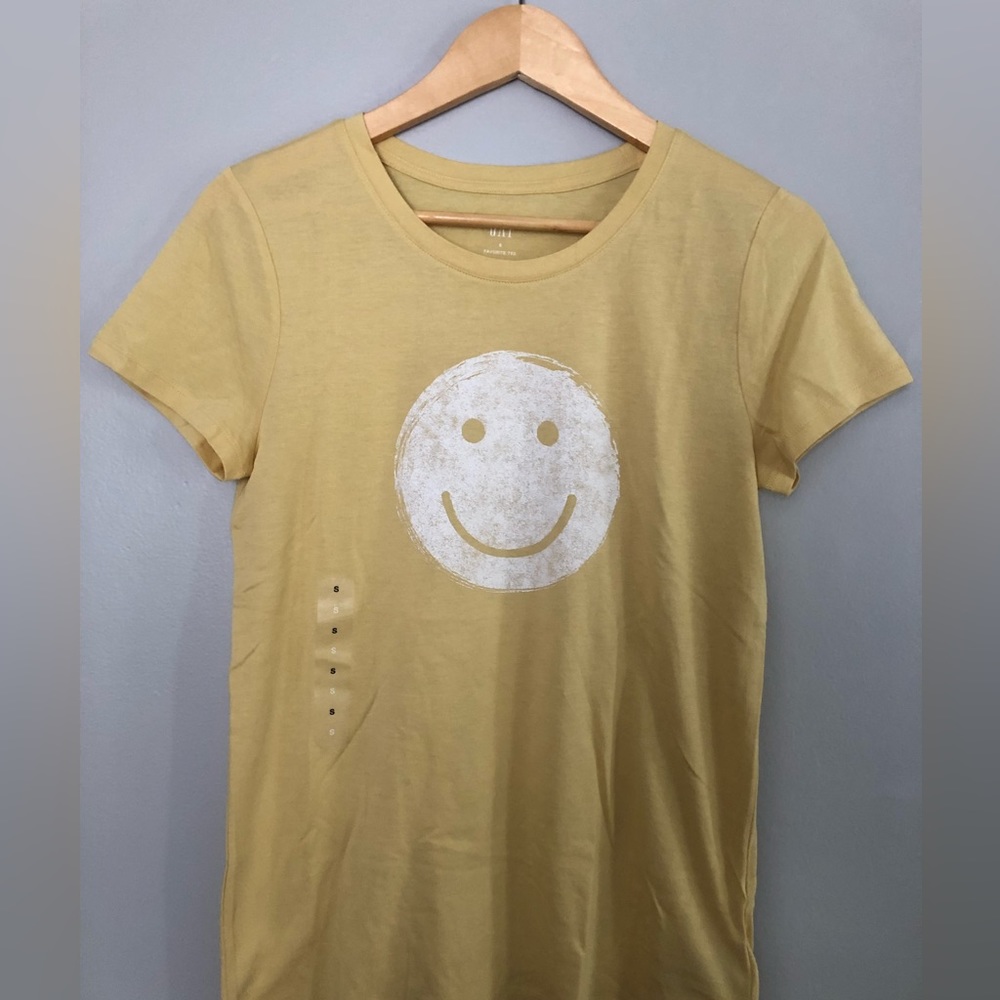 Gap Favorite Tee Smiley Face